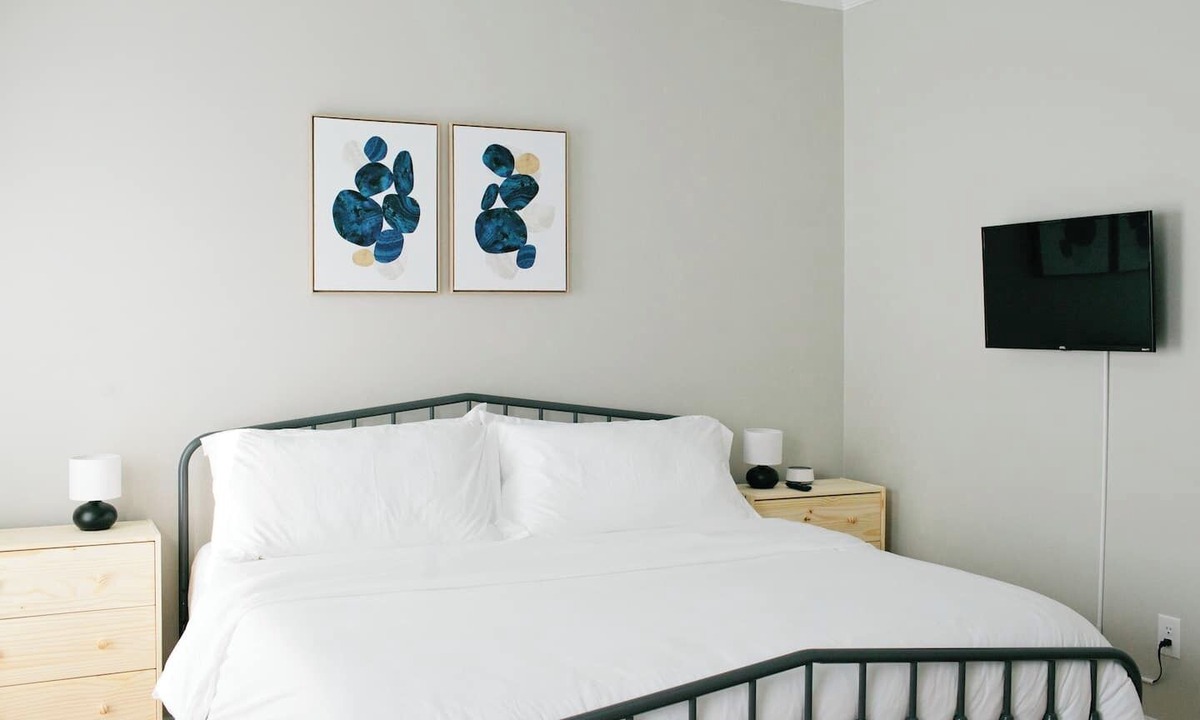 Montgomery Apartment | Long days deserve quiet nights. Just 4 minutes from Maxwell AFB and close to downtown, this pet-friendly cottage gives busy travelers a comfortable place to recharge, sleep well, and wake ready for tomorrow.