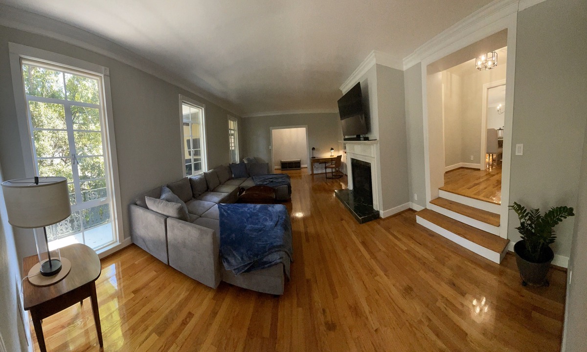 Hannon Park Apartment | Mid-Century Modern - 3600sqft - 1 Mile to CBD Historic Surroundings, Walk to CBD