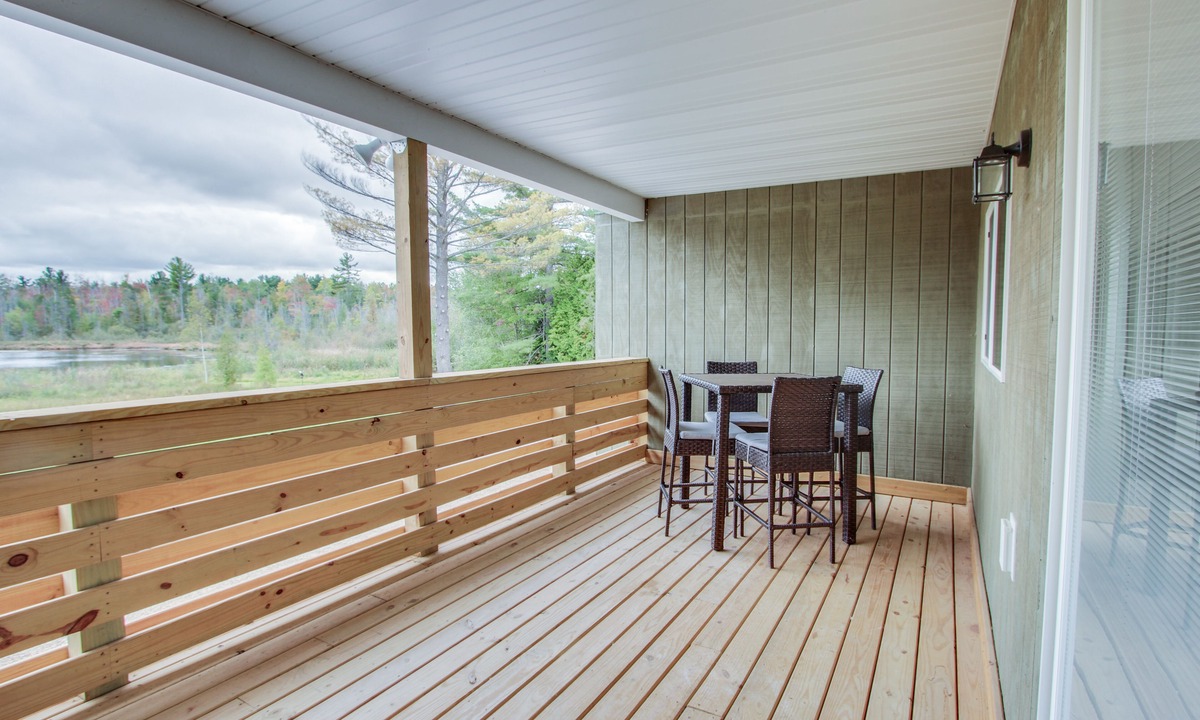 Interlochen Condo | The 4th Overlook Seeps 4, In-between Crystal Mountain and Traverse City! WI-FI