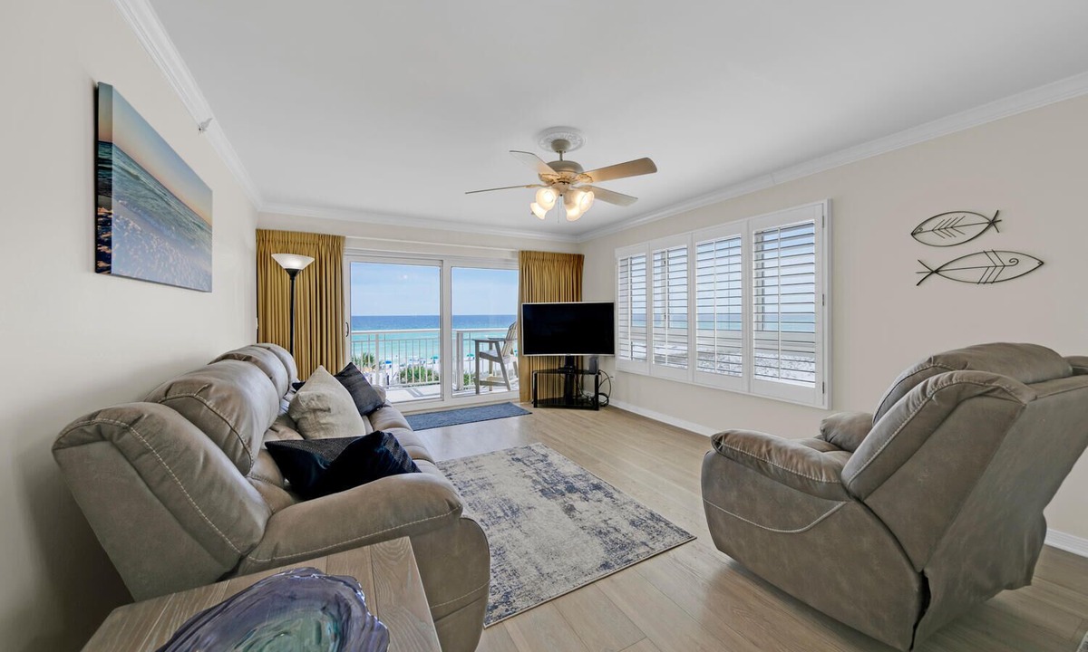 Destin Condo | Remodeled Beachfront 🐠 Popular Destin Towers ⚓️ Located in the ❤️ of Destin