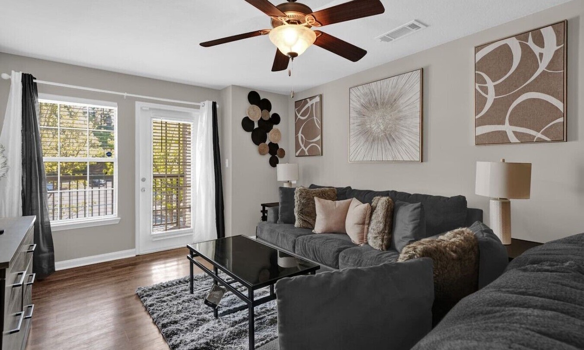 Crestline Heights Apartment | Upscale 3BR Home | Near The Summit.