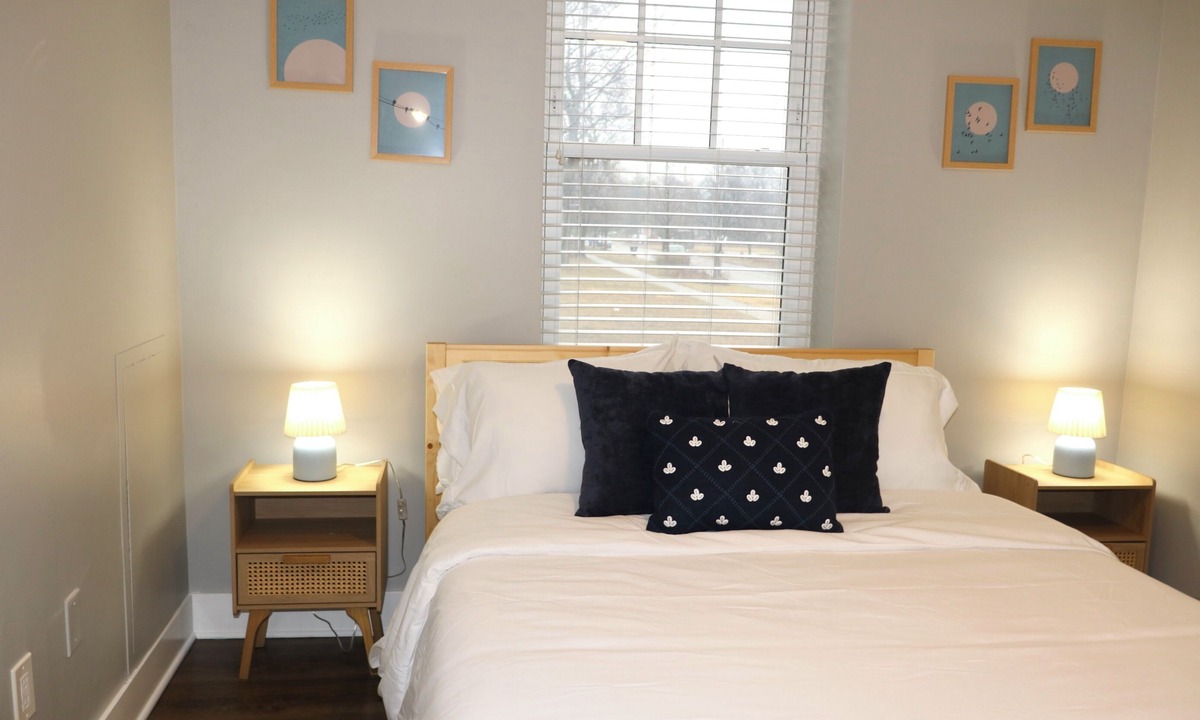 Midtown Apartment | Historic Manor 2BR in the Heart of Midtown Detroit - Mins From Downtown