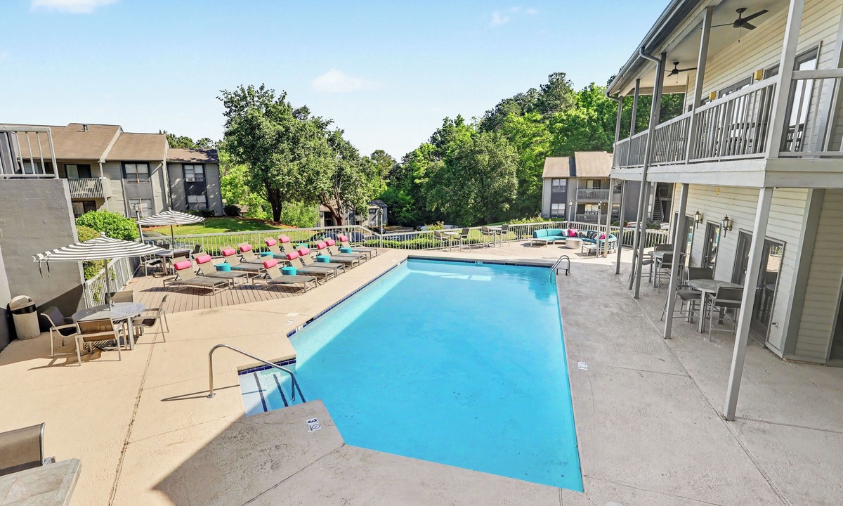 Vestavia Hills Apartment | 2BR Great for Mid/Long Stays - King Bed/Pool/Gym/Family Friendly