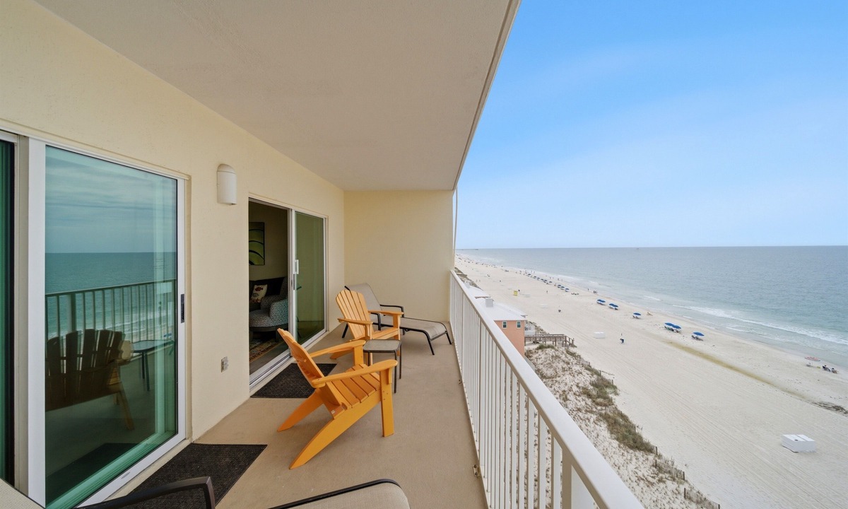 Gulf Shores Condo | GULF BEACH FRONT, ‘Beach Chic' Crystal Shores 806 ON THE WATER