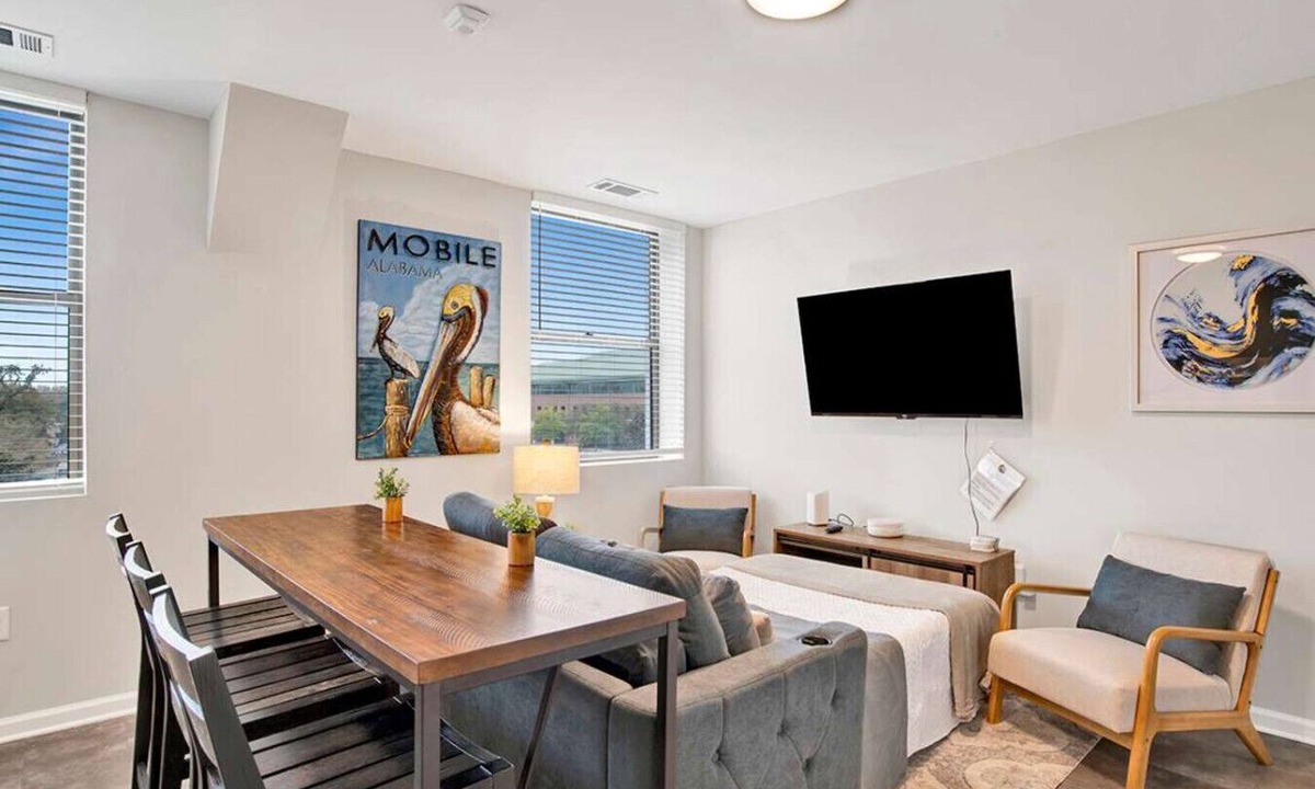 Central Business District Apartment | City Center Apartment - Free Parking & Great Views