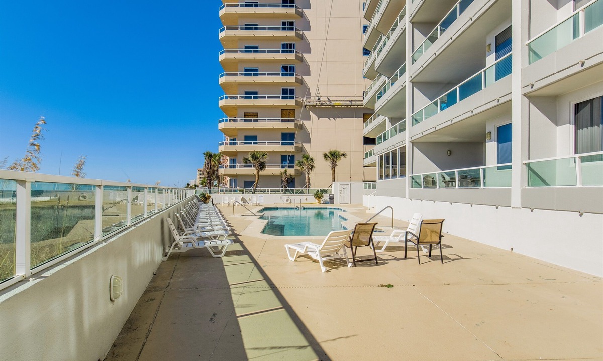 Orange Beach Condo | Cozy Pet Friendly Beachfront Retreat On Top Floor