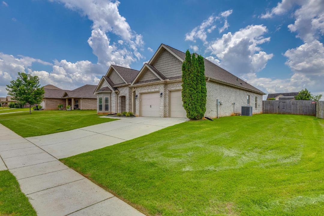 Meridianville House | Spacious Meridianville Family Home w/Patio