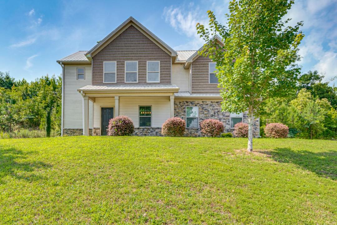 Newnan House | Near Parks, Dining & Shopping! Newnan Family Home