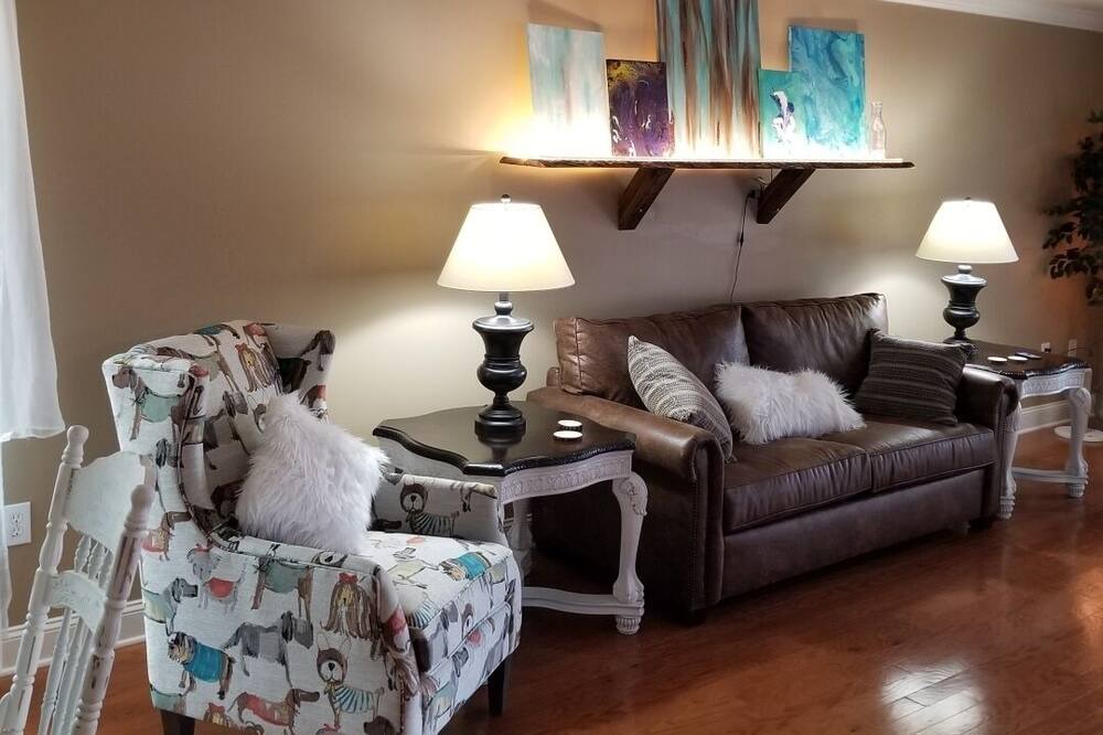Photo of Livingroom in Hazel Green