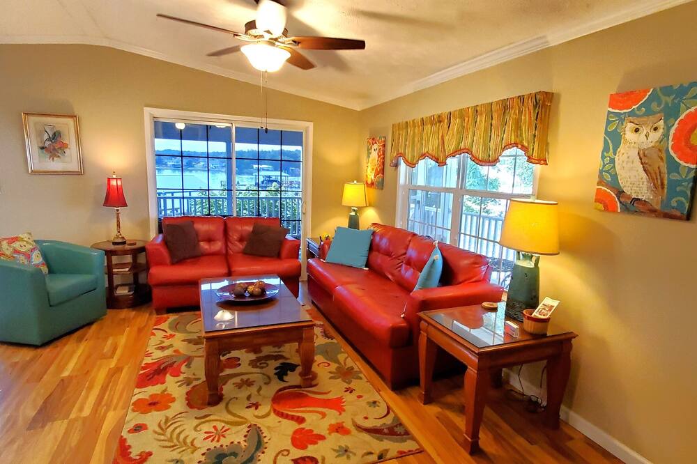 Photo of Livingroom in Jacksons' Gap