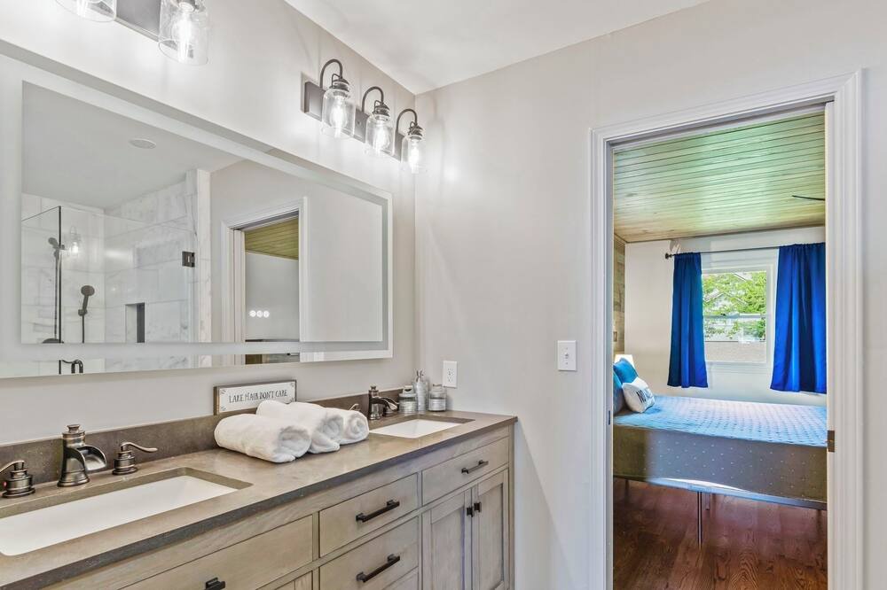 Photo of Bathroom in Shady Bay