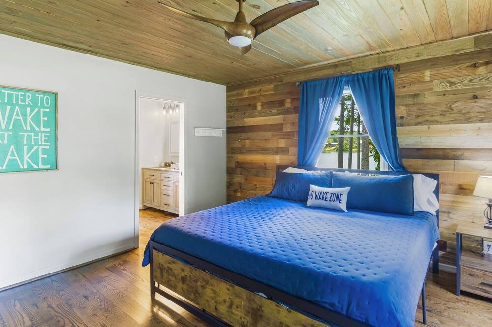 Photo of Bedroom in Shady Bay
