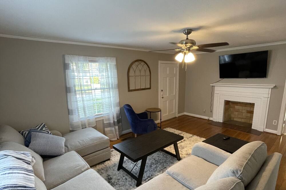 Photo of Livingroom in Tuscaloosa