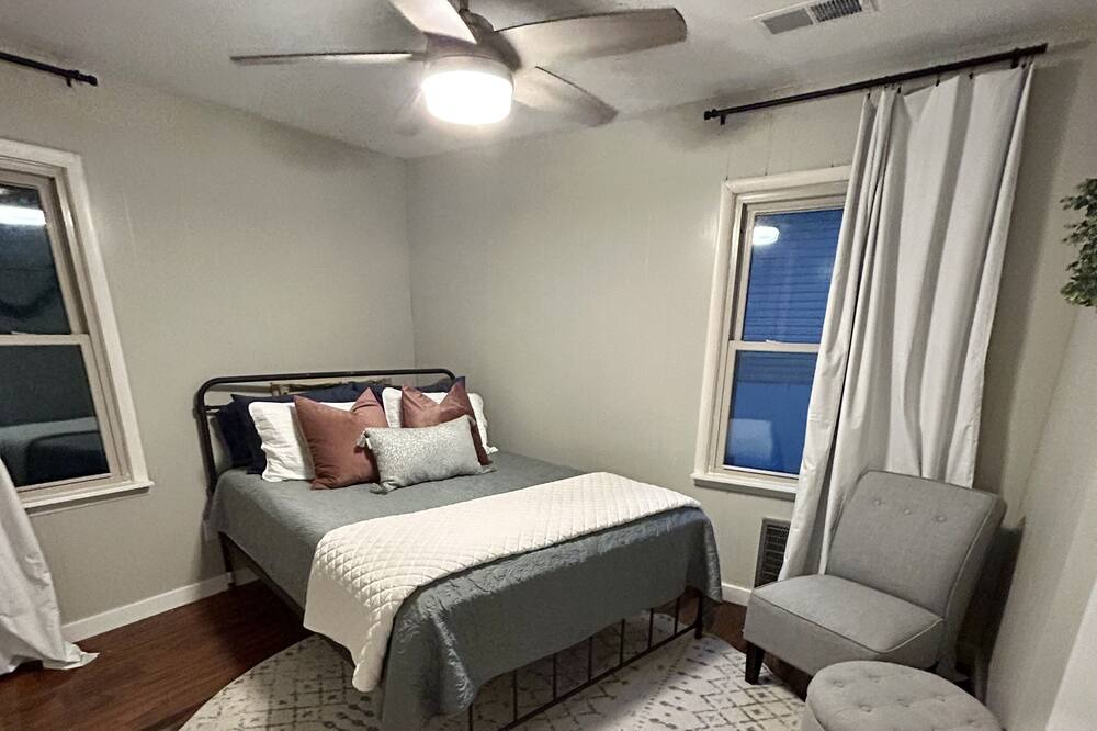 Photo of Bedroom in Crane Hill