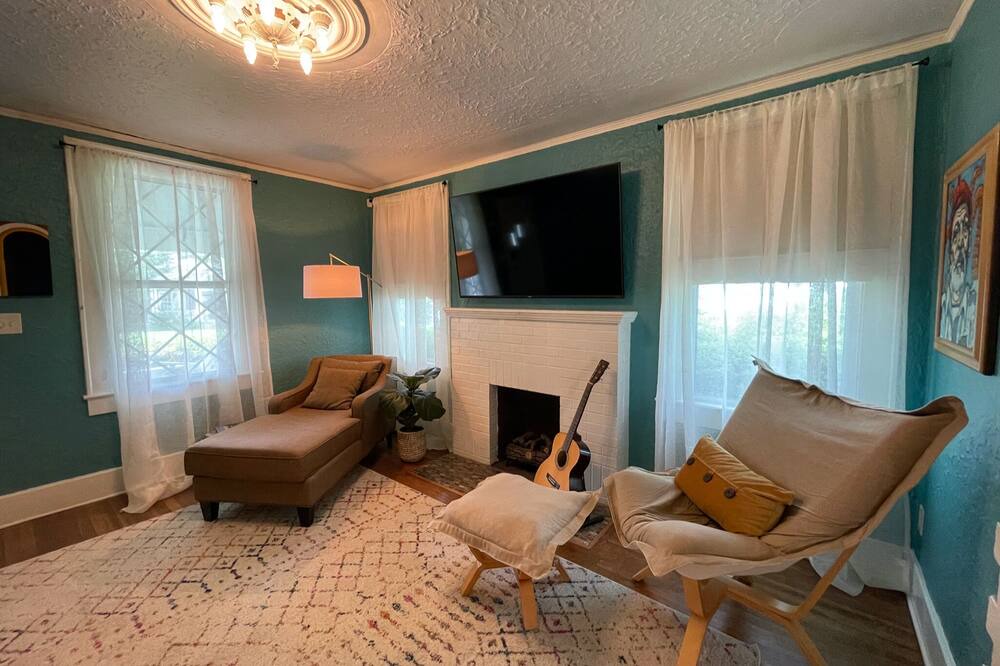 Photo of Livingroom in East Hill