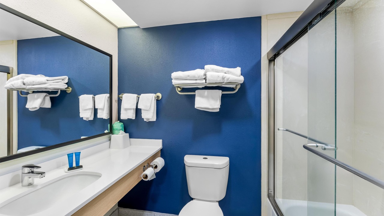 Photo of Bathroom in Tuscumbia