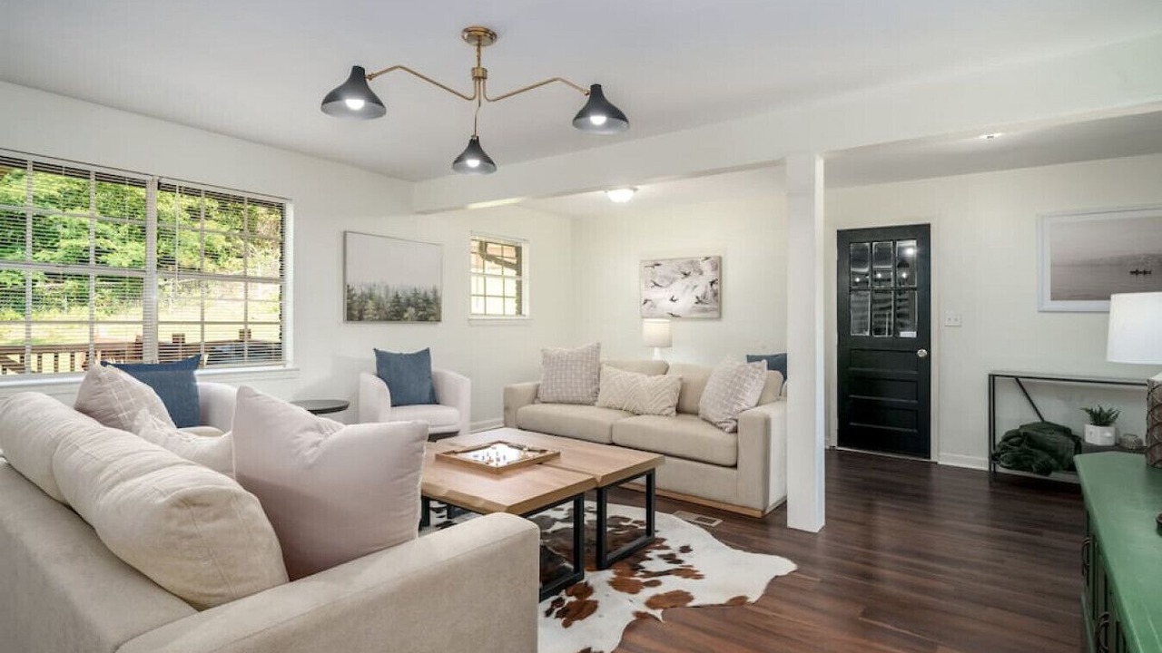 Photo of Livingroom in Crestwood South