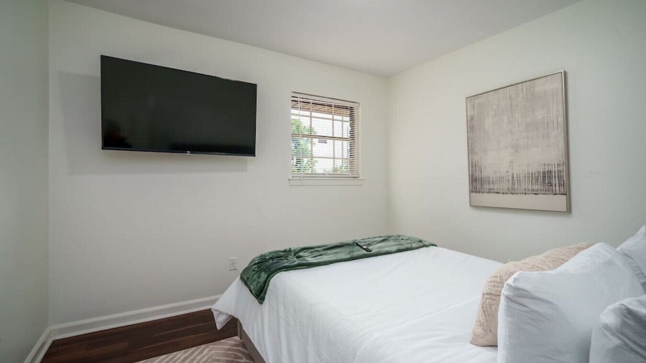 Photo of Bedroom in Crestwood South