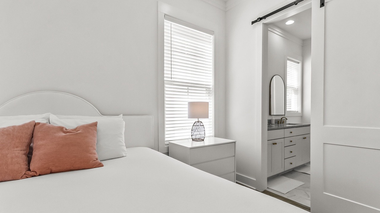 Photo of Bedroom in Northport