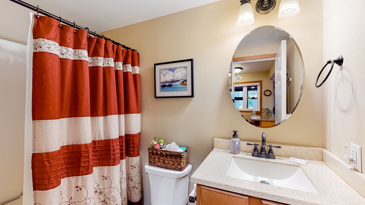 Photo of Bathroom in Maple City
