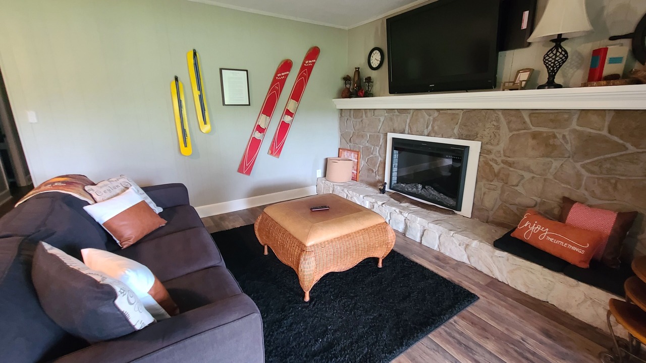 Photo of Livingroom in Trimble