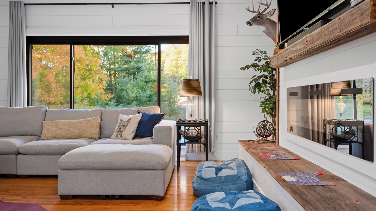 Photo of Livingroom in Maple City