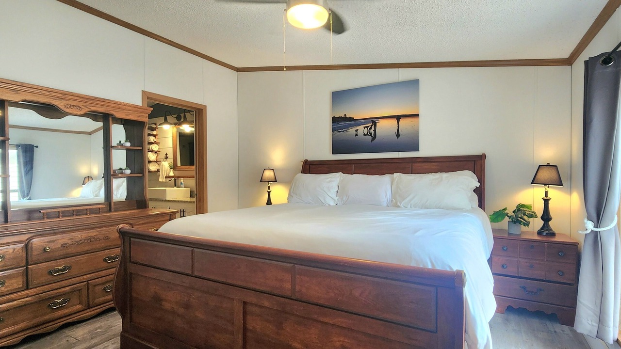 Photo of Bedroom in Lake Linden
