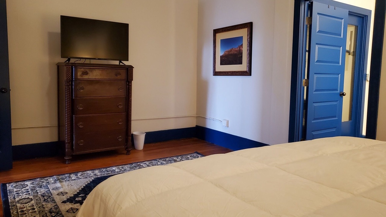Photo of Bedroom in Central City