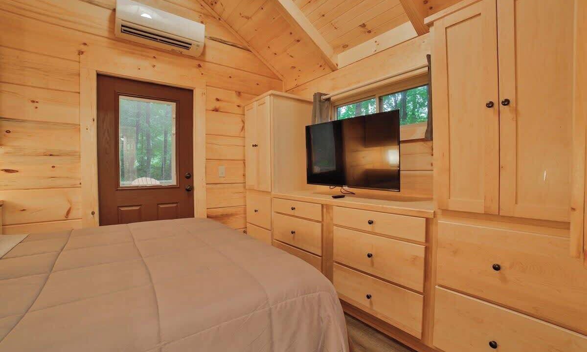 Photo of Bedroom in Lookout Valley Neighborhood Association