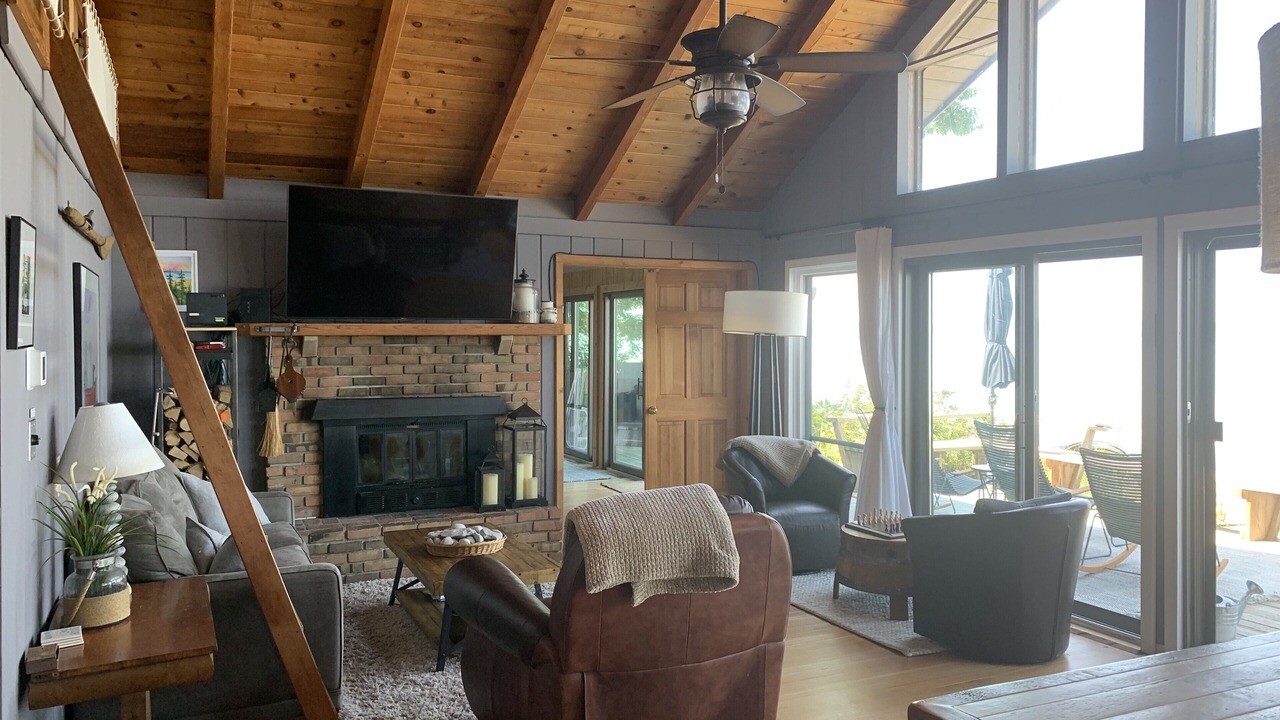 Photo of Livingroom in Lake Leelanau