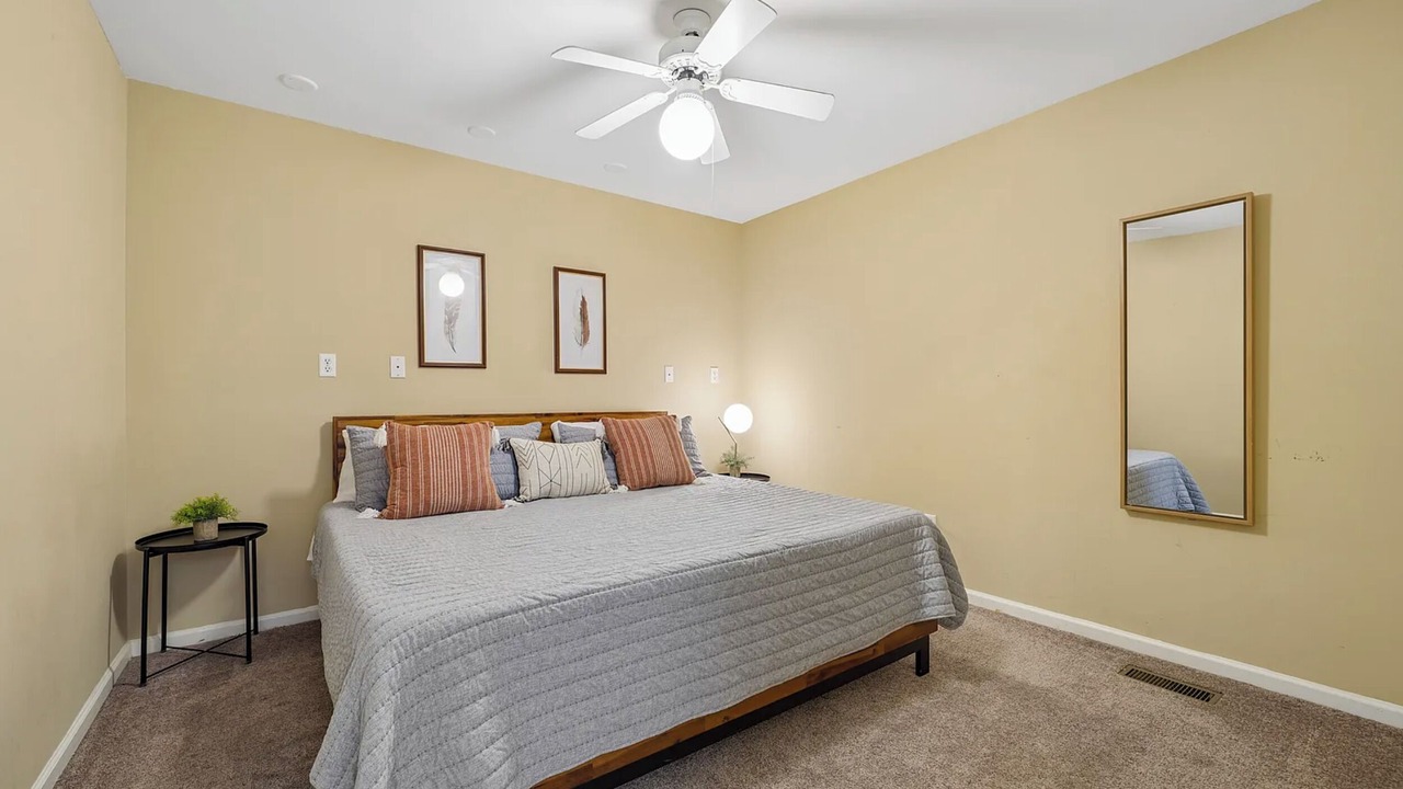Photo of Bedroom in Northport
