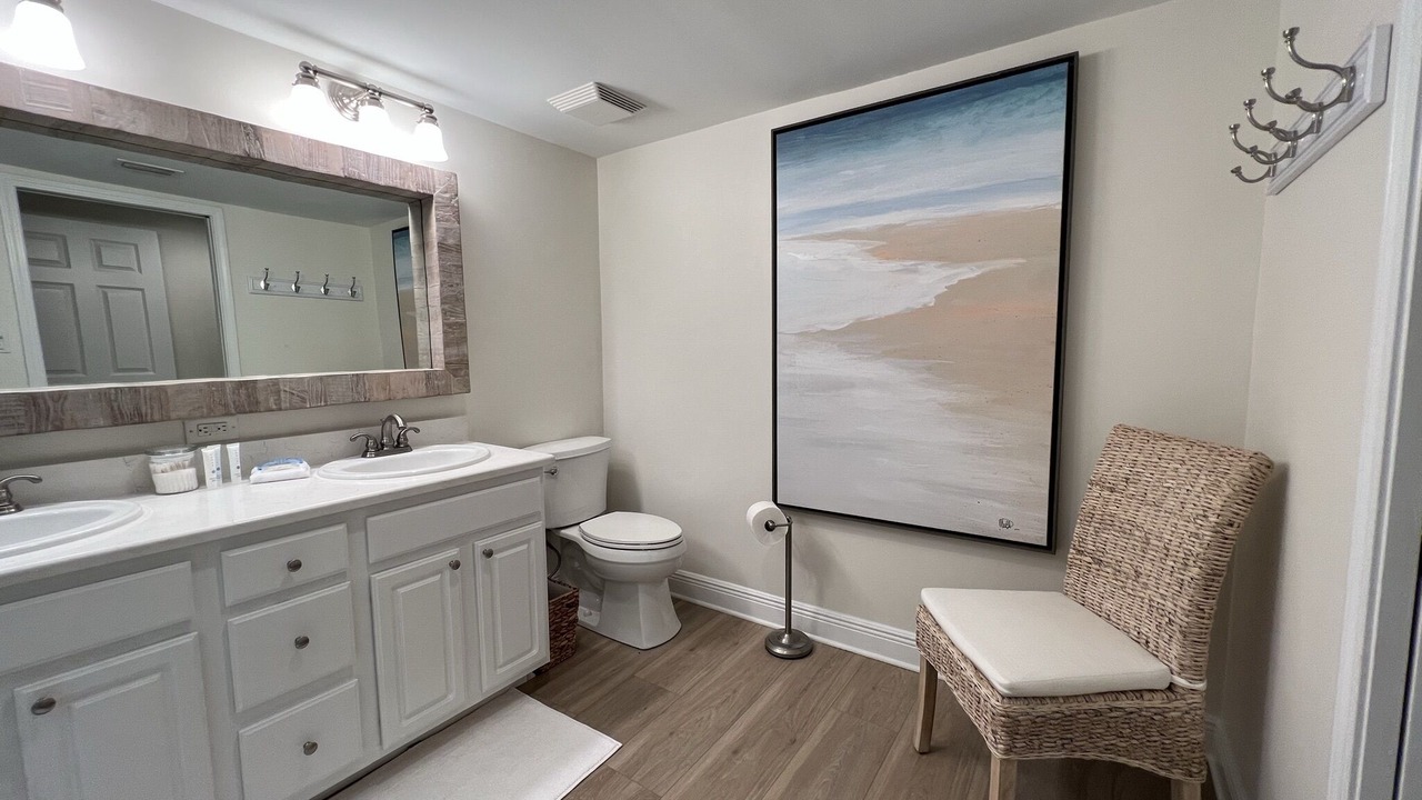 Photo of Bathroom in Orange Beach East
