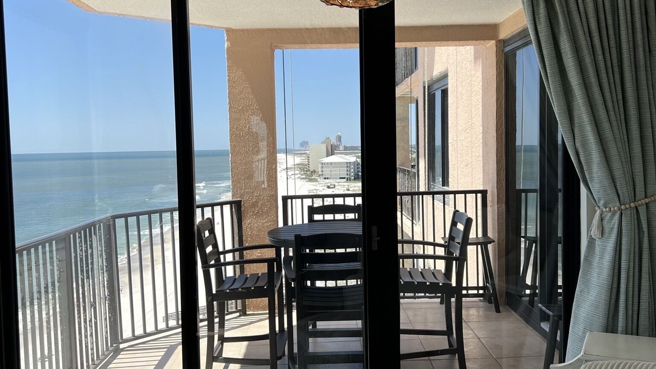 Photo of Livingroom in Orange Beach East