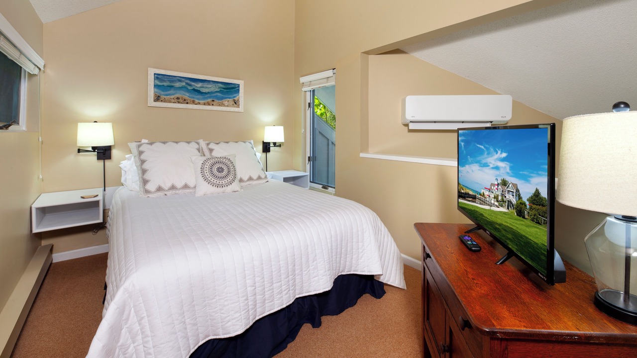 Photo of Bedroom in Maple City