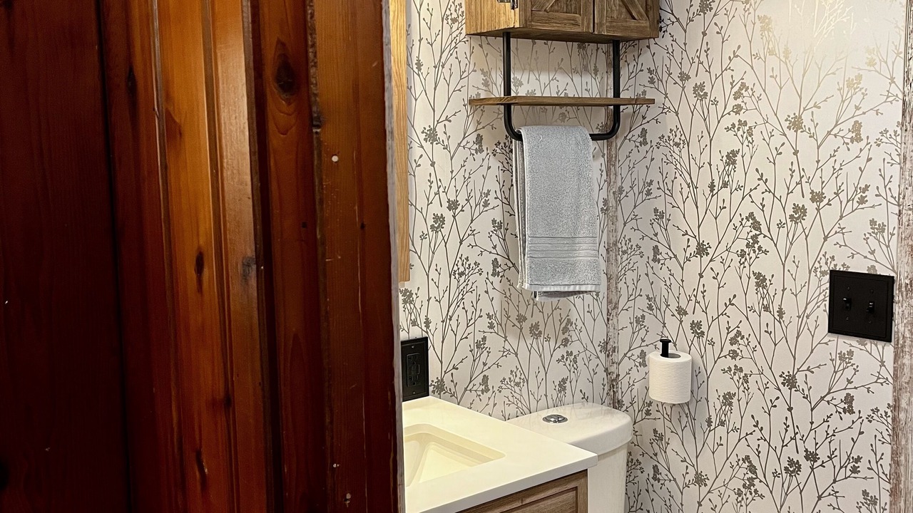 Photo of Bathroom in Maple City