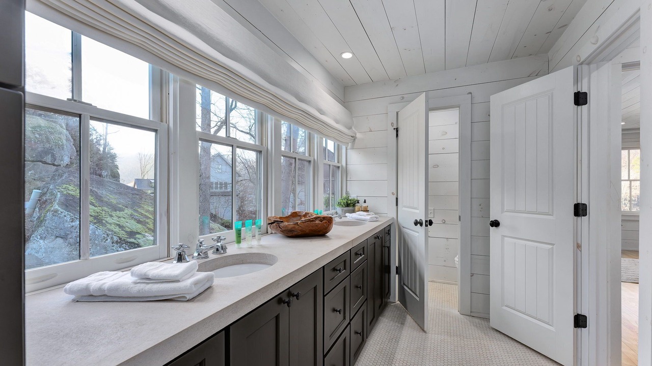 Photo of Bathroom in Crane Hill