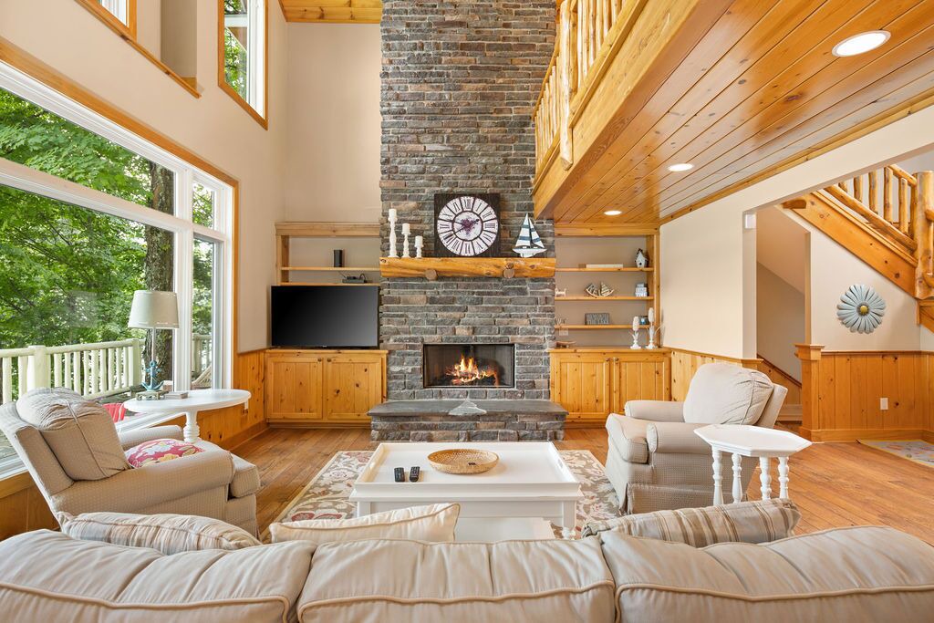 Photo of Livingroom in Kewadin