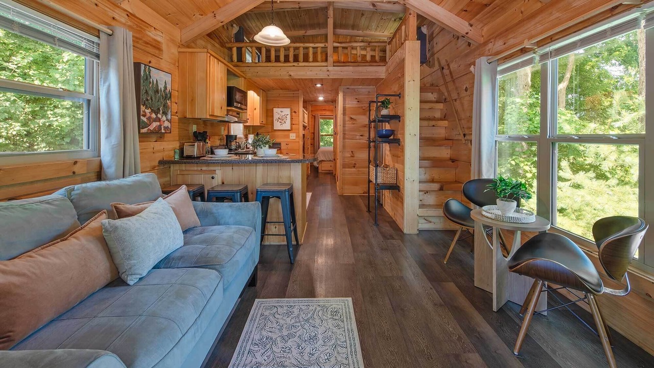 Photo of Livingroom in Lookout Valley Neighborhood Association