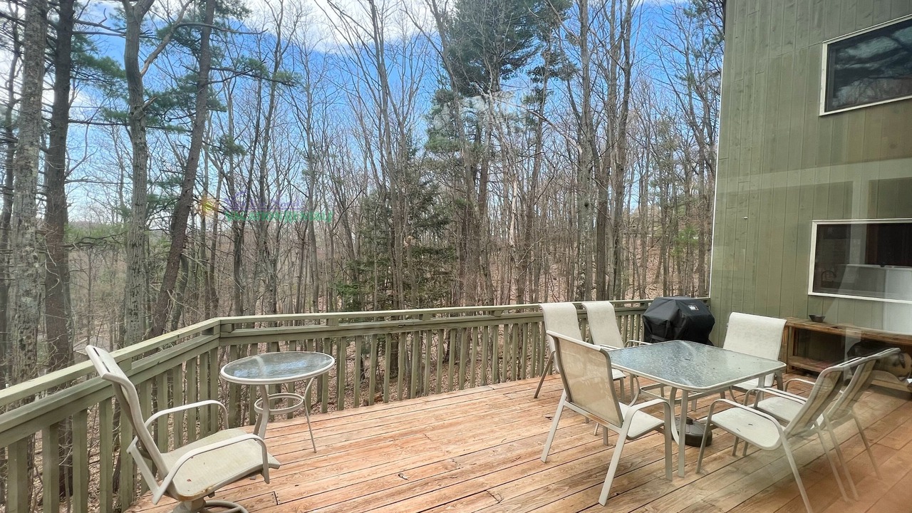 Photo of Outdoor in Maple City