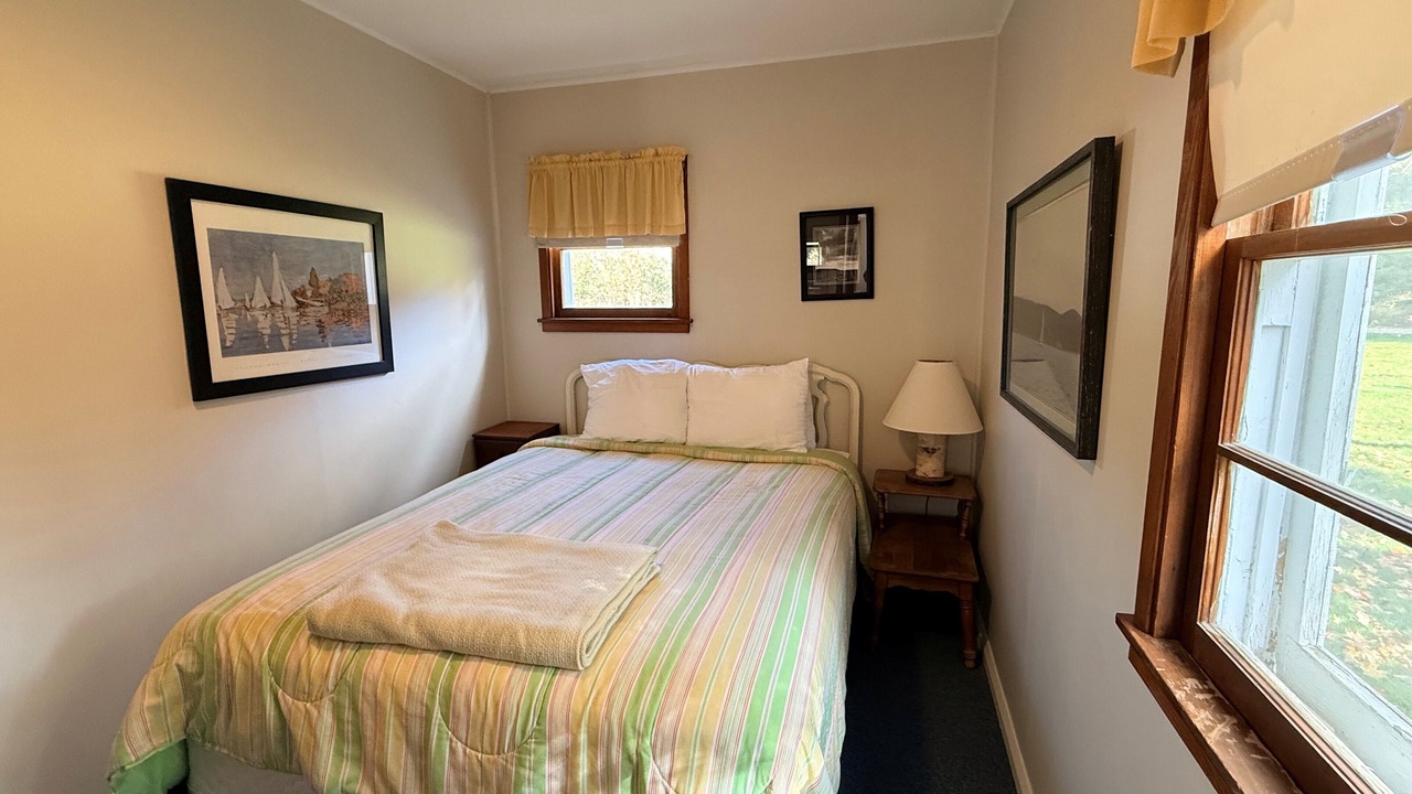 Photo of Bedroom in Maple City