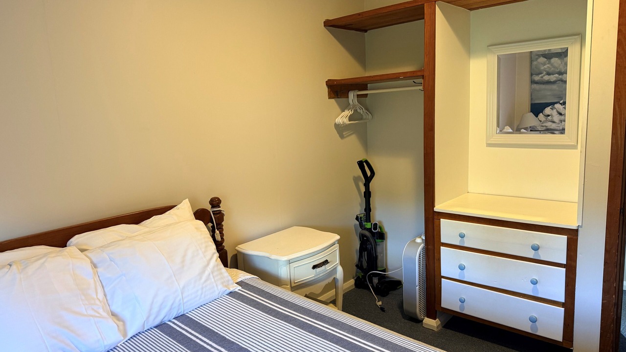 Photo of Bedroom in Maple City