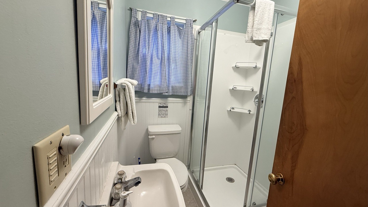 Photo of Bathroom in Maple City