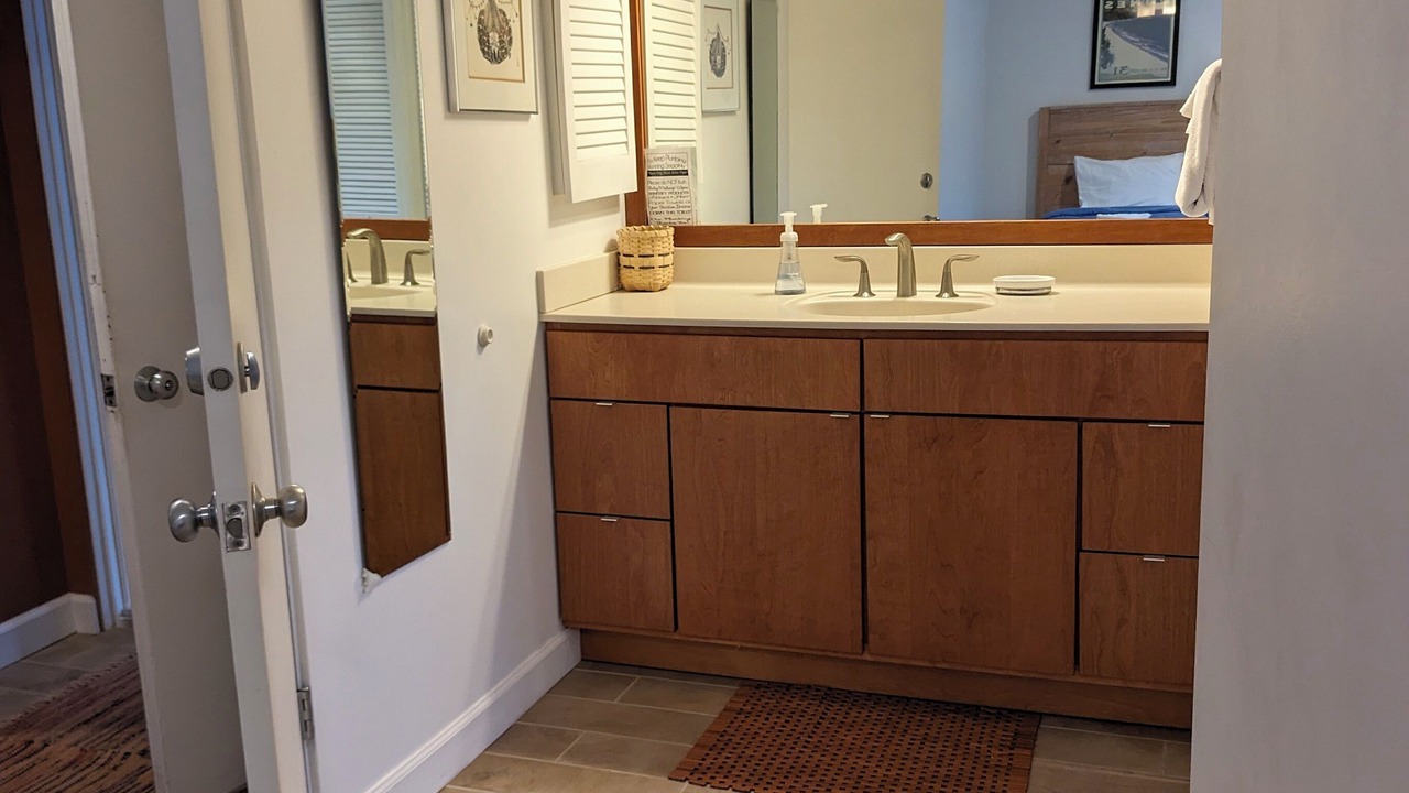 Photo of Bathroom in Maple City