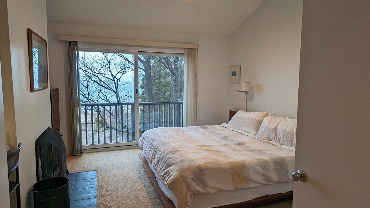 Photo of Bedroom in Maple City