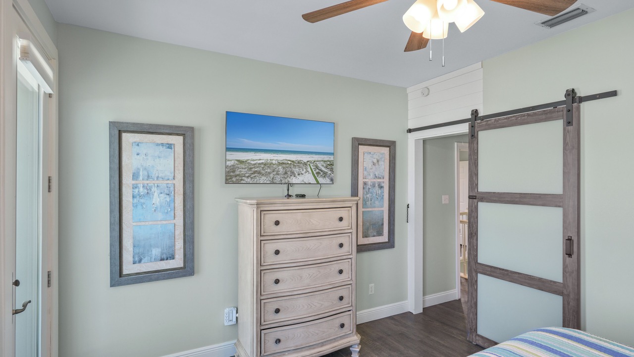 Photo of Bedroom in Gulf Shores