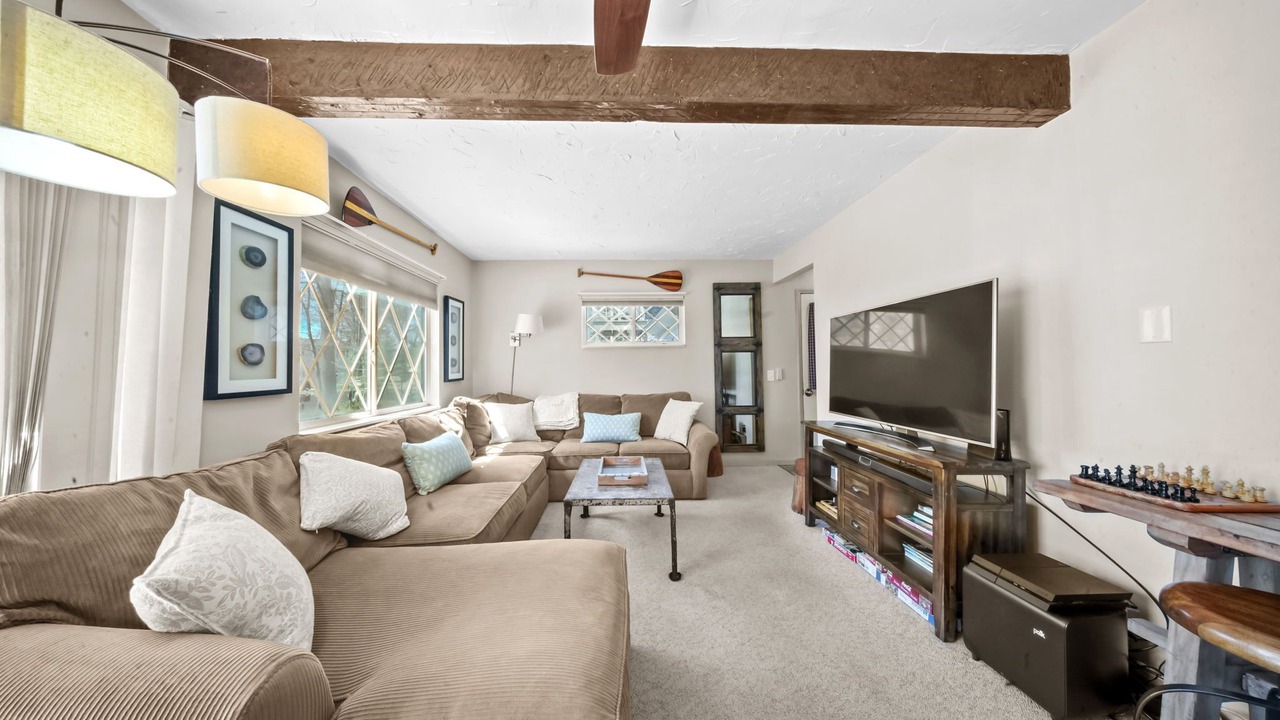 Photo of Livingroom in Cadillac