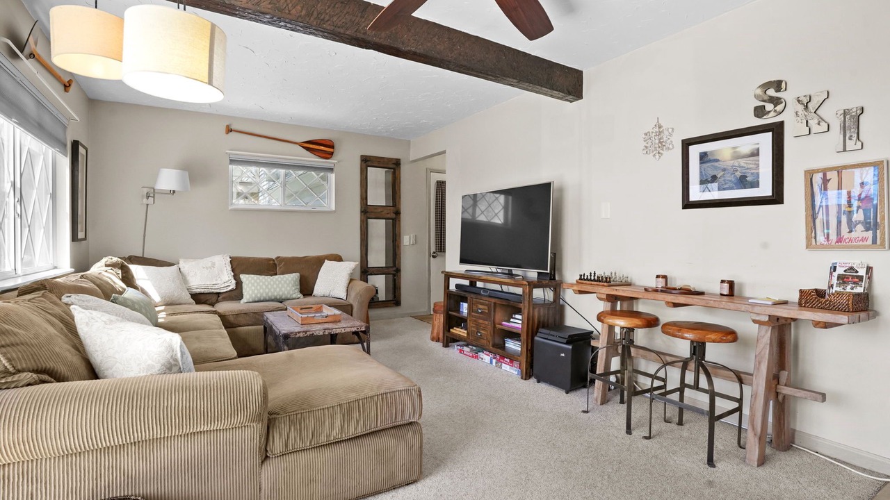 Photo of Livingroom in Cadillac