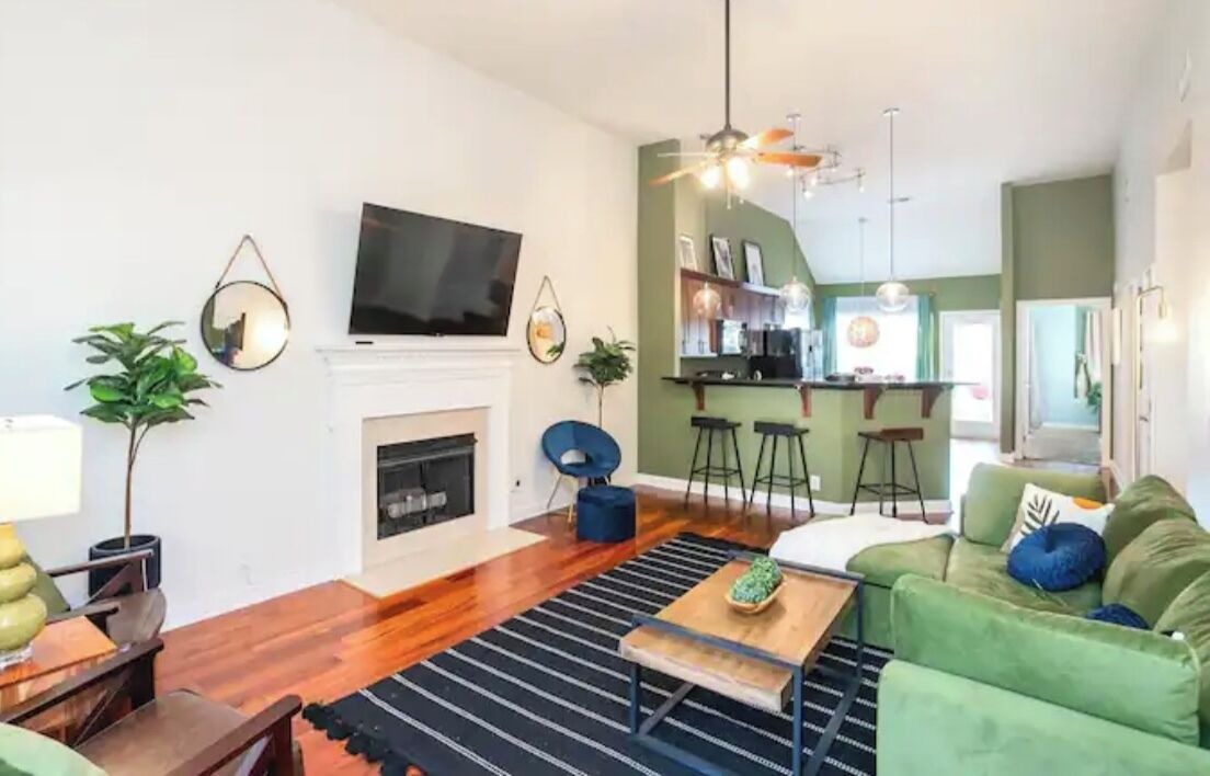 Photo of Livingroom in Hurwood Heights