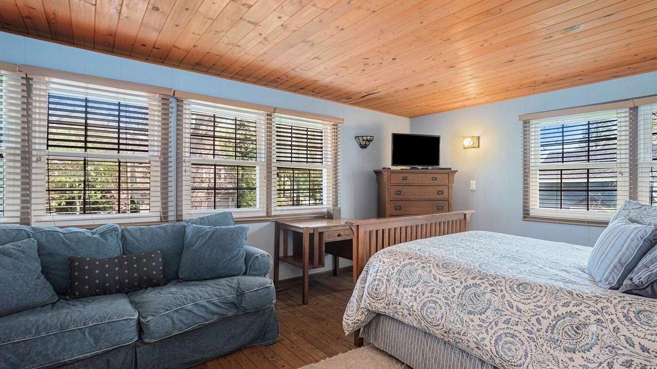 Photo of Bedroom in Saugatuck
