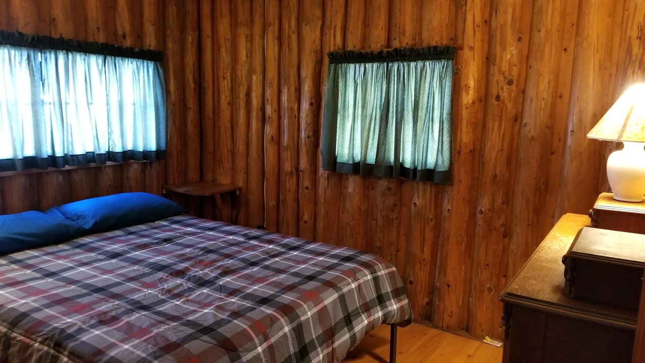 Photo of Bedroom in Kewadin